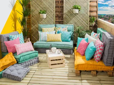 Ideas para Decorar tu Terraza con Textiles y Cojines